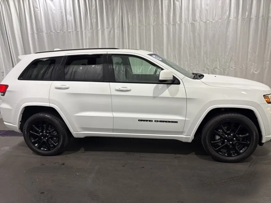 2018 Jeep Grand Cherokee Altitude photo 1