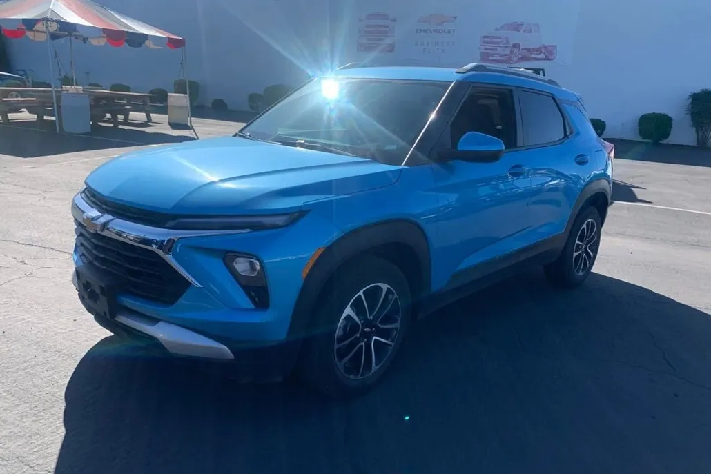 2025 Chevrolet Trailblazer LT photo 1