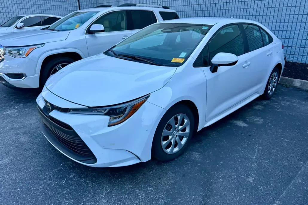 2024 Toyota Corolla LE photo 1