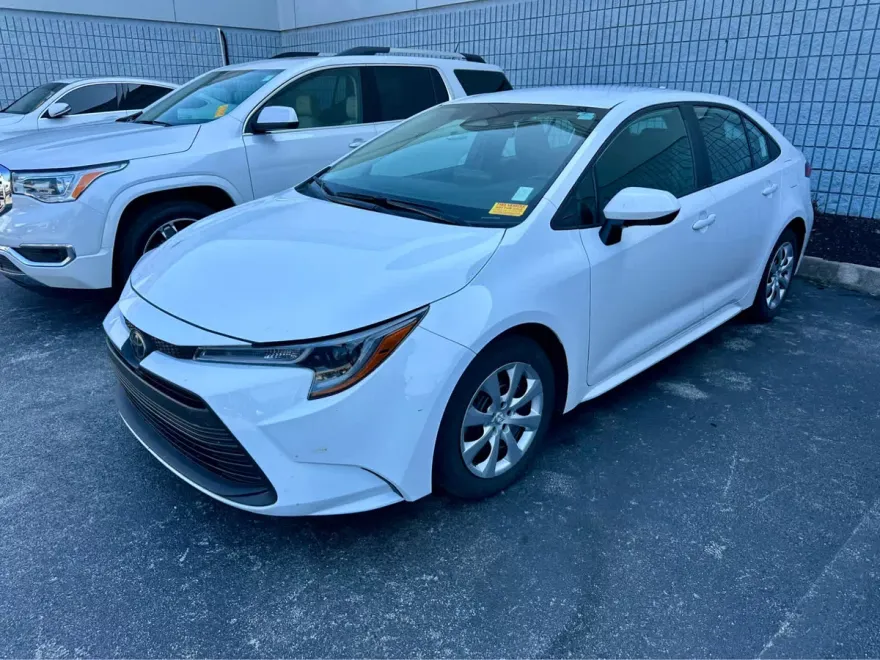2024 Toyota Corolla LE photo 1