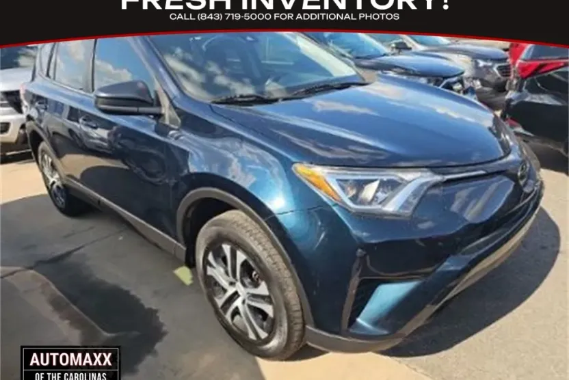 2018 Toyota RAV4 LE photo 1