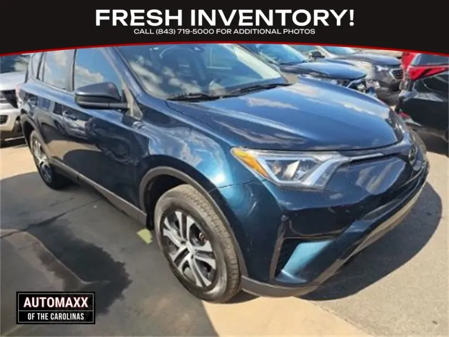 2018 Toyota RAV4 LE photo 1