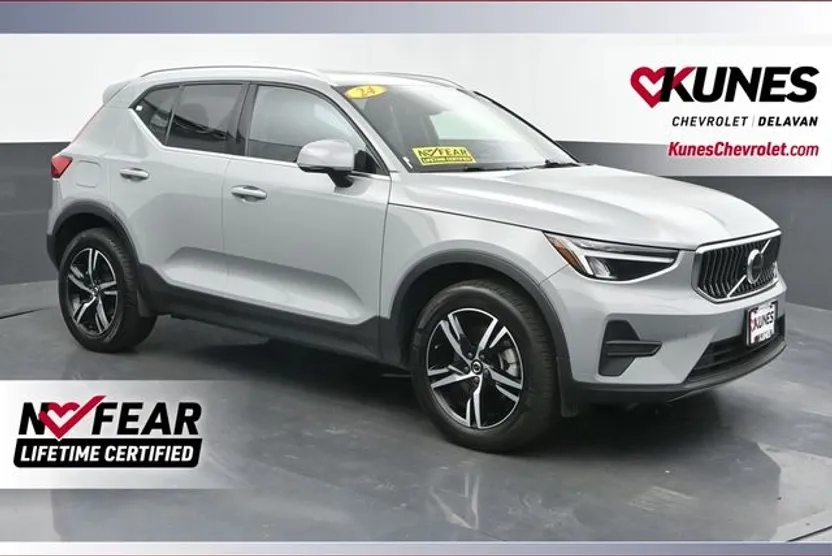 2024 Volvo XC40 Core photo 1