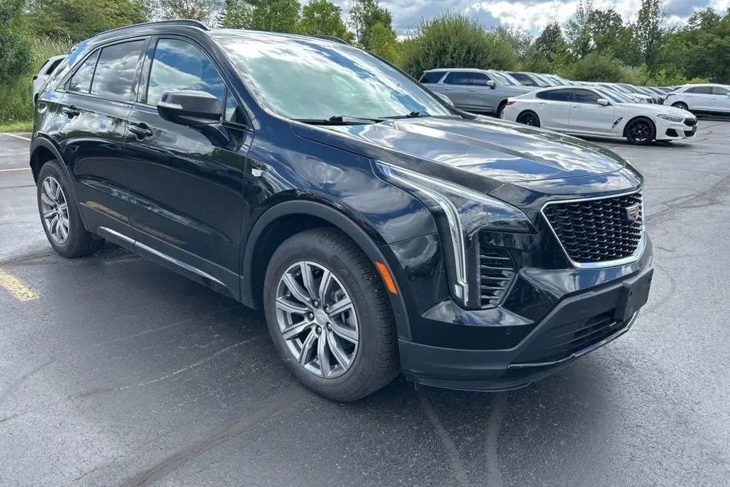 2022 Cadillac XT4 Sport photo 1