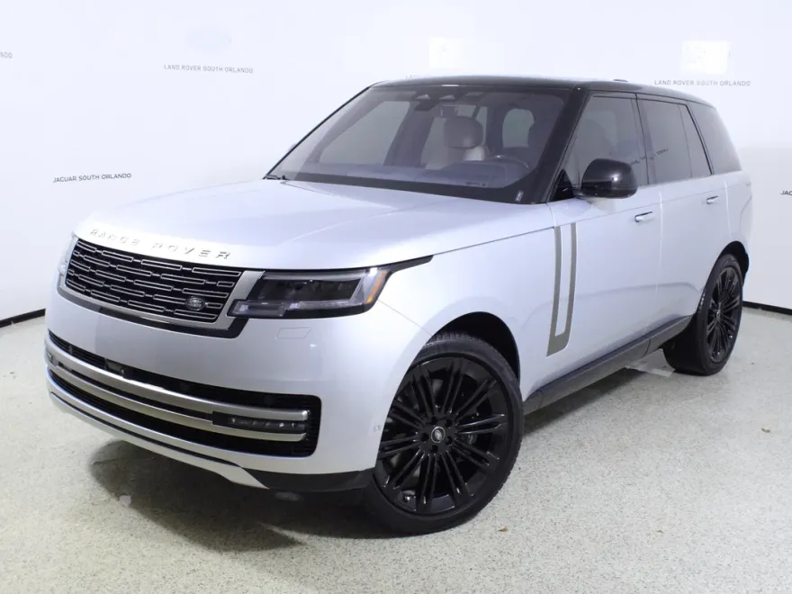 2023 Land Rover Range Rover SE photo 1