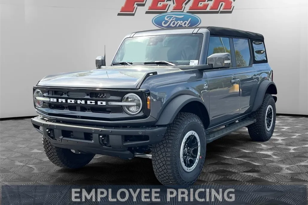2024 Ford Bronco Outer Banks photo 1