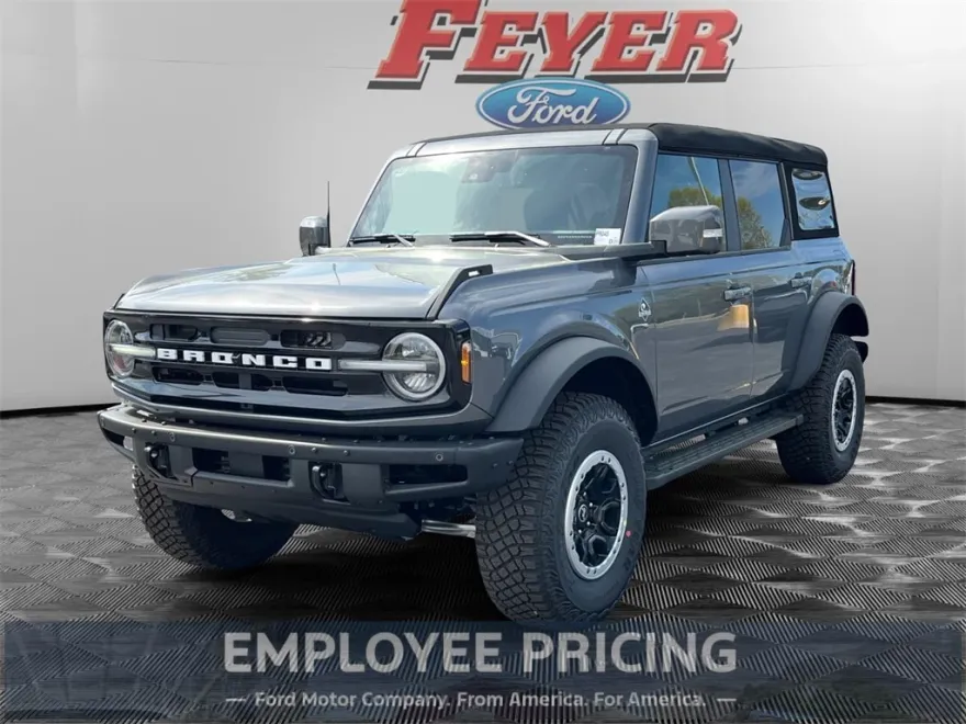 2024 Ford Bronco Outer Banks photo 1