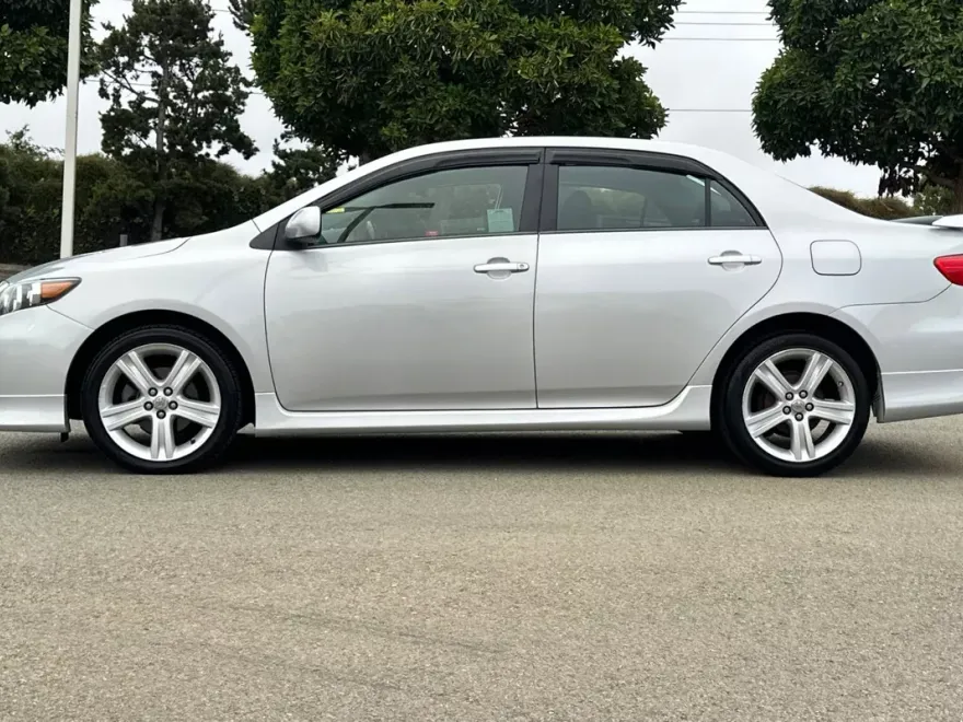 2013 Toyota Corolla L photo 1