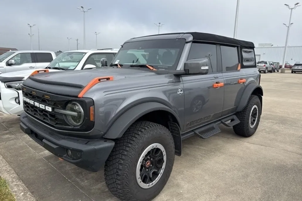 2023 Ford Bronco Outer Banks photo 1