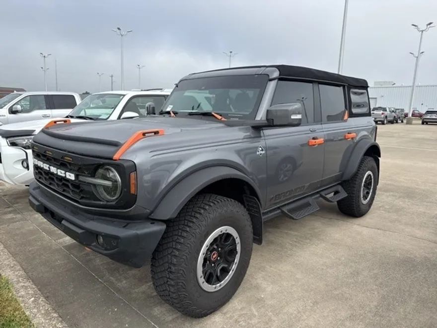 2023 Ford Bronco Outer Banks photo 1