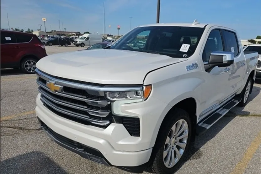 2023 Chevrolet Silverado 1500 High Country photo 1