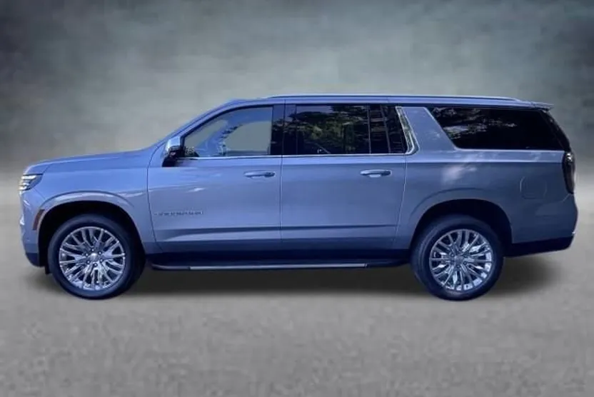 2025 Chevrolet Suburban Premier photo 1