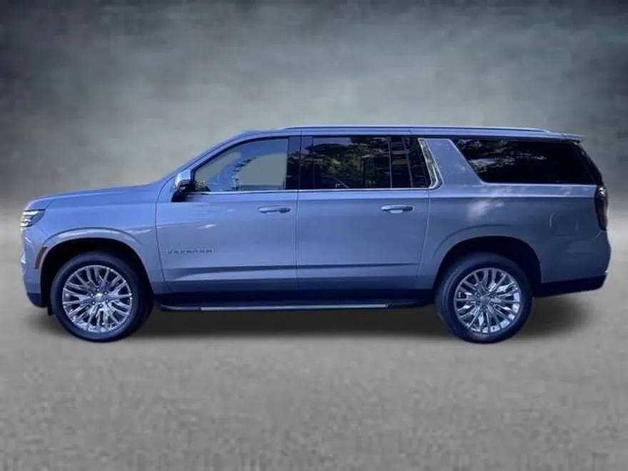 2025 Chevrolet Suburban Premier photo 1