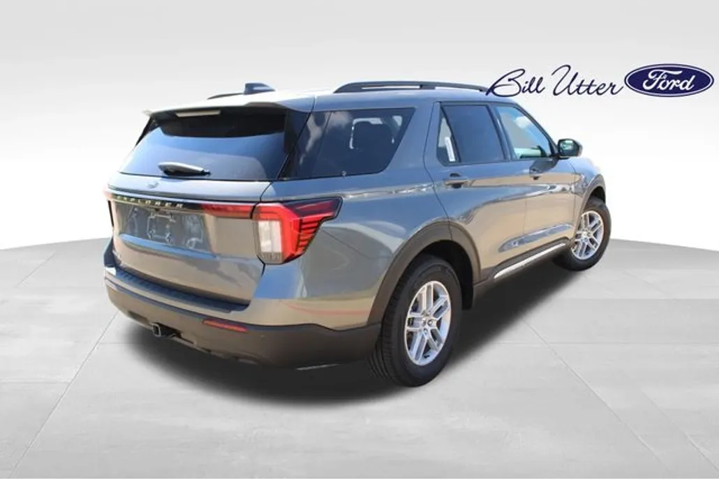 2025 Ford Explorer photo 1