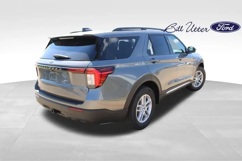 2025 Ford Explorer photo 1