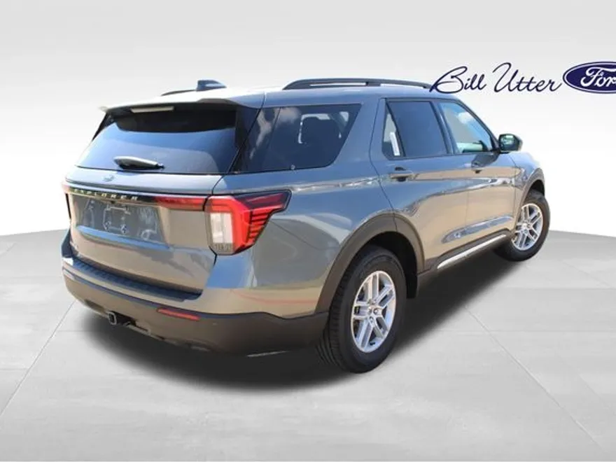 2025 Ford Explorer photo 1