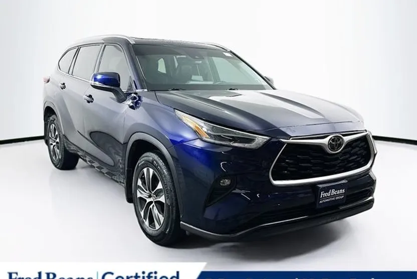 2021 Toyota Highlander XLE photo 1