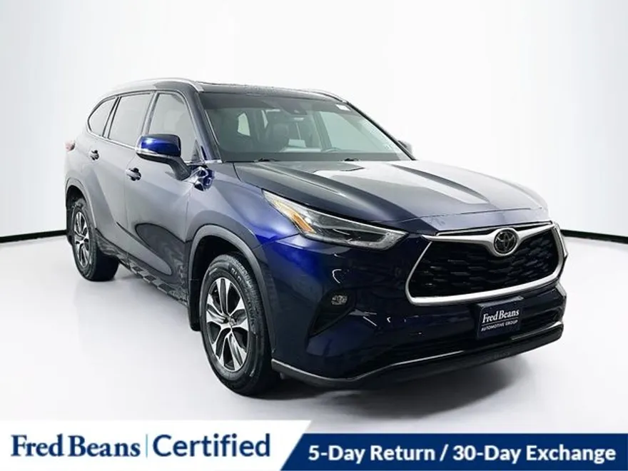 2021 Toyota Highlander XLE photo 1