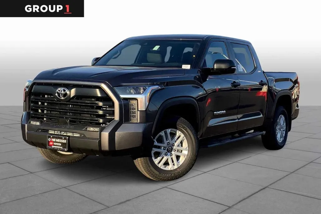 2026 Toyota Tundra SR5 CrewMax photo 1