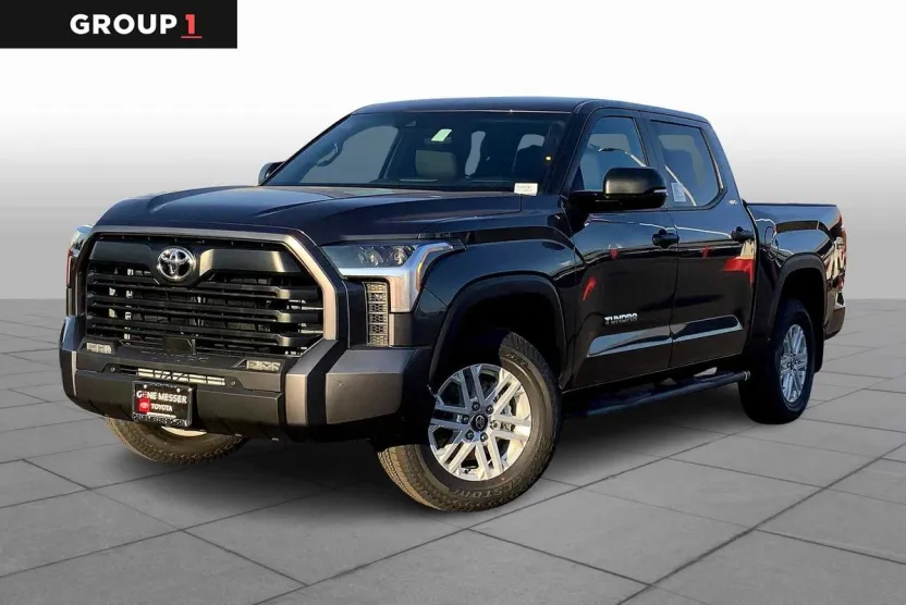 2026 Toyota Tundra SR5 CrewMax photo 1