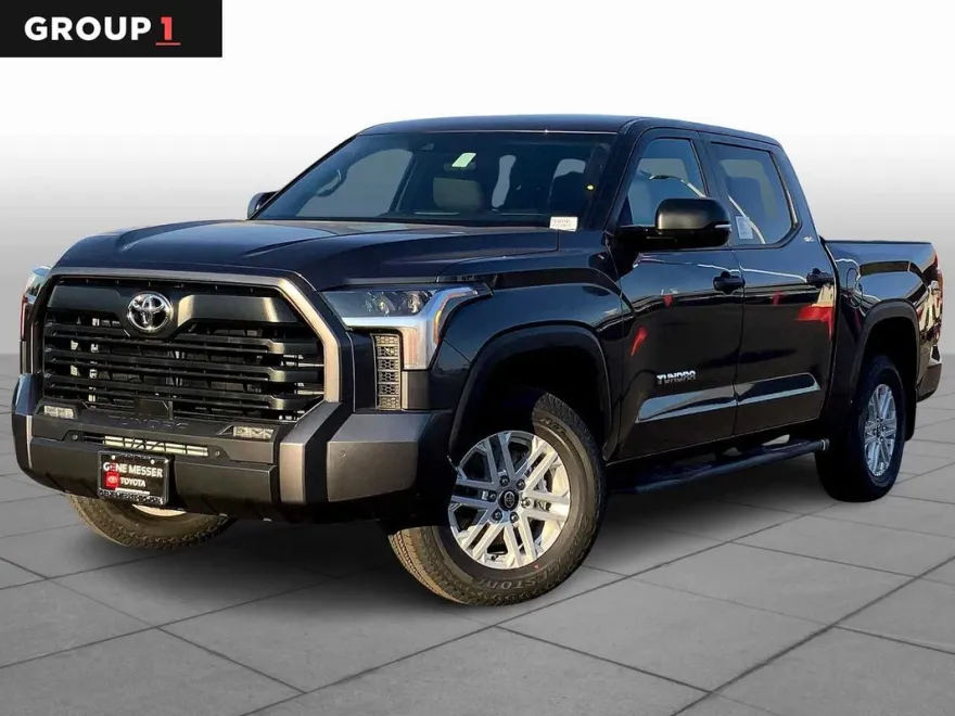 2026 Toyota Tundra SR5 CrewMax photo 1