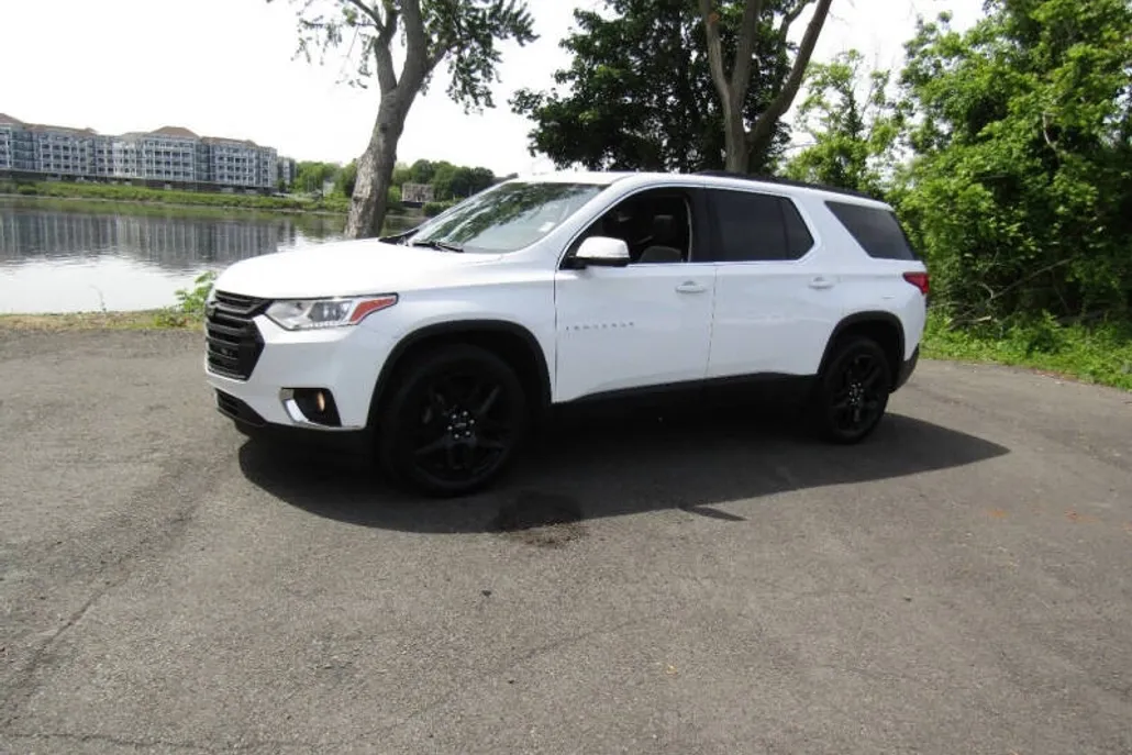 2020 Chevrolet Traverse Leather photo 1