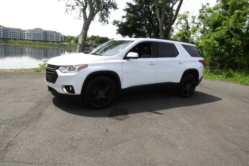 2020 Chevrolet Traverse Leather photo 1
