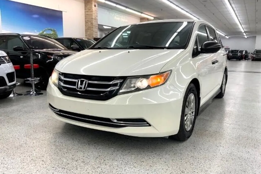 2016 Honda Odyssey LX photo 1