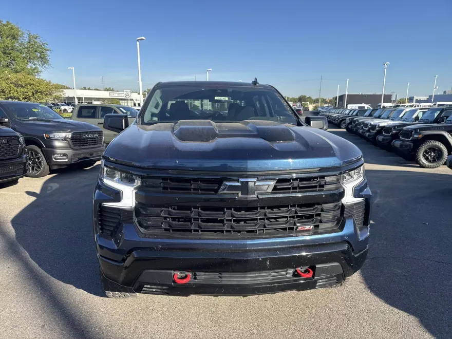2022 Chevrolet Silverado 1500 LT Trail Boss photo 2