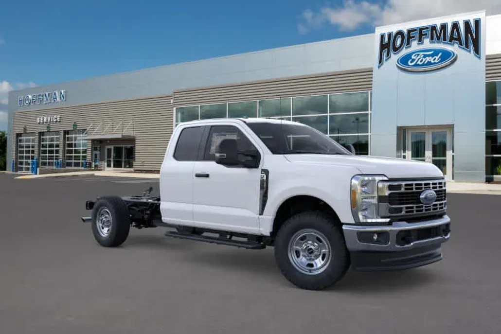 2025 Ford F-350 XL photo 1