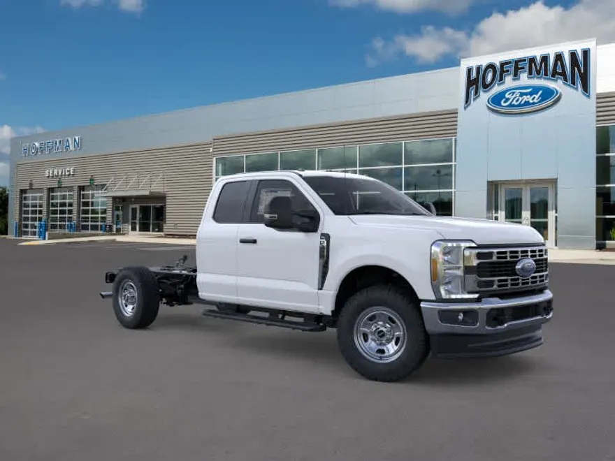 2025 Ford F-350 XL photo 1
