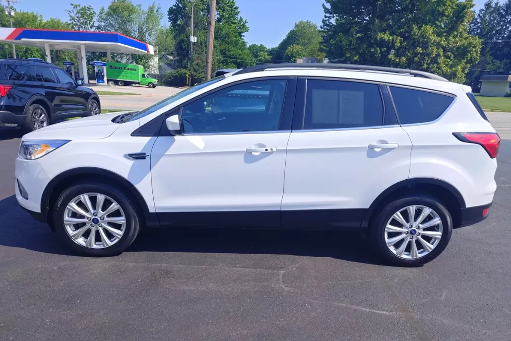 2019 Ford Escape SEL photo 1