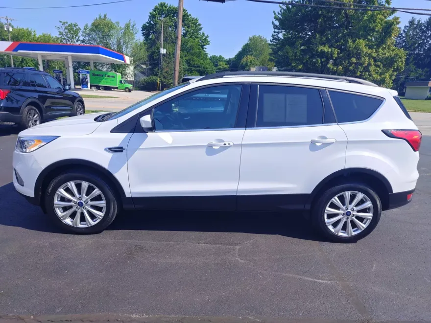 2019 Ford Escape SEL photo 1