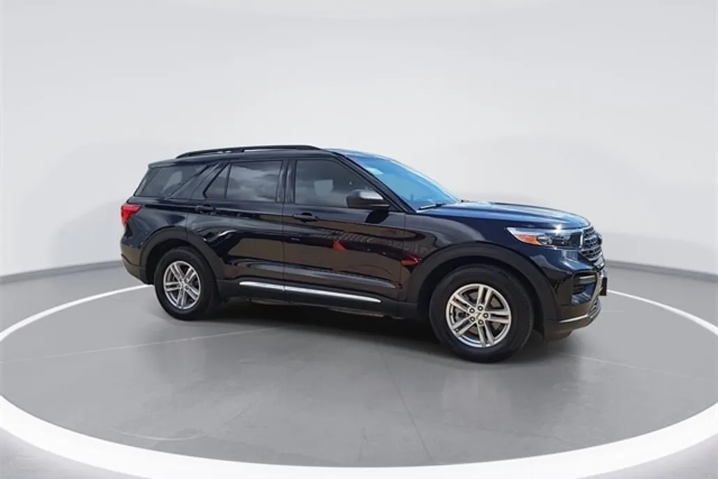 2024 Ford Explorer XLT photo 1