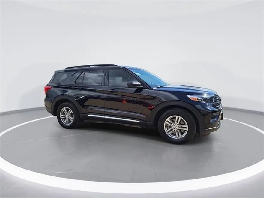 2024 Ford Explorer XLT photo 1