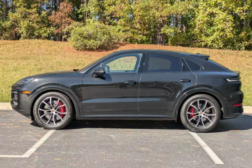 2025 Porsche Cayenne GTS Coupe photo 1