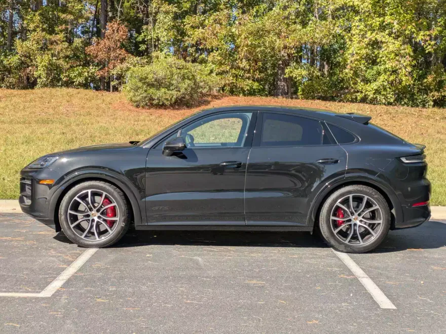 2025 Porsche Cayenne GTS Coupe photo 1