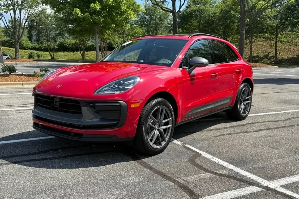 2025 Porsche Macan T photo 1