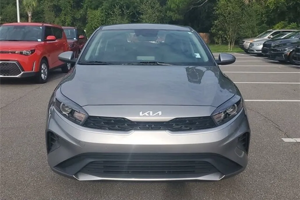 2023 Kia Forte LXS photo 1