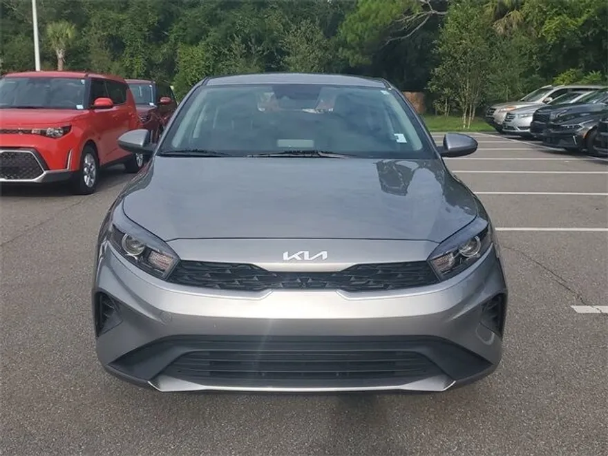 2023 Kia Forte LXS photo 1