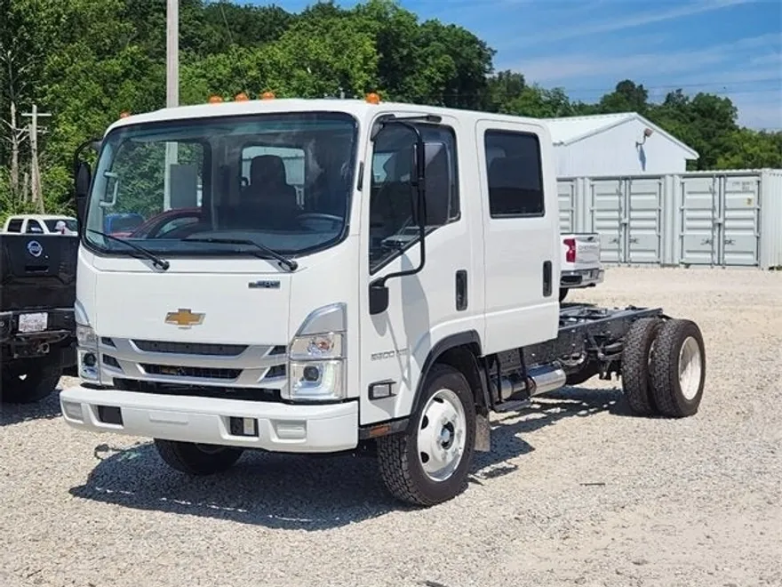 2025 Chevrolet Silverado photo 1