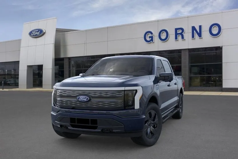 2025 Ford F-150 Lightning Lariat photo 1