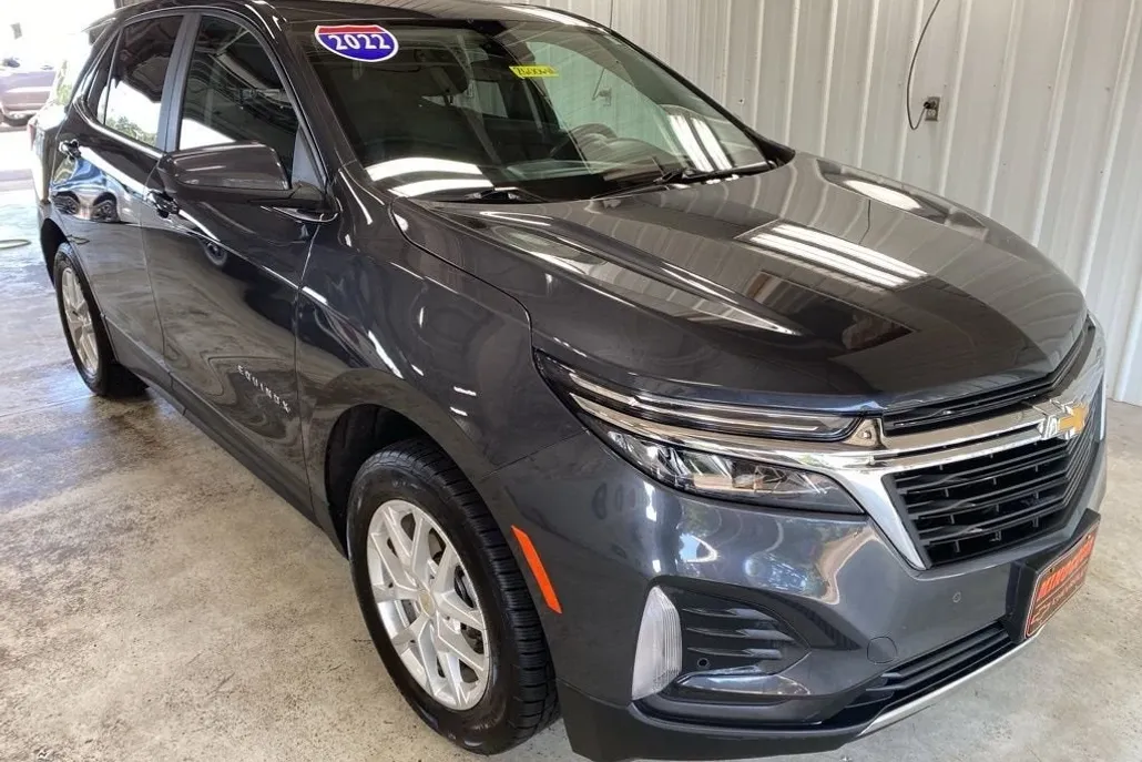 2022 Chevrolet Equinox LT photo 1