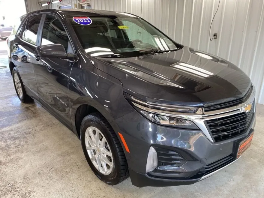 2022 Chevrolet Equinox LT photo 1