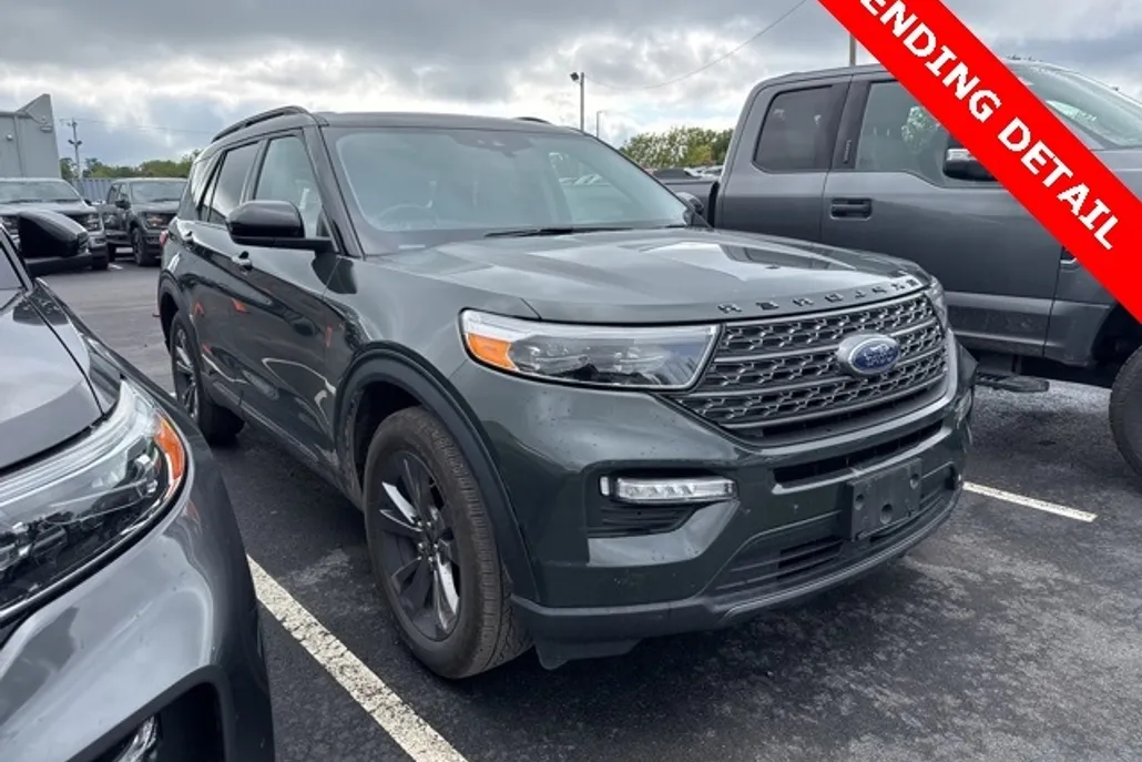 2022 Ford Explorer XLT photo 1