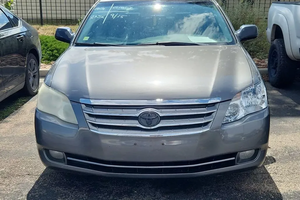 2005 Toyota Avalon Base photo 1
