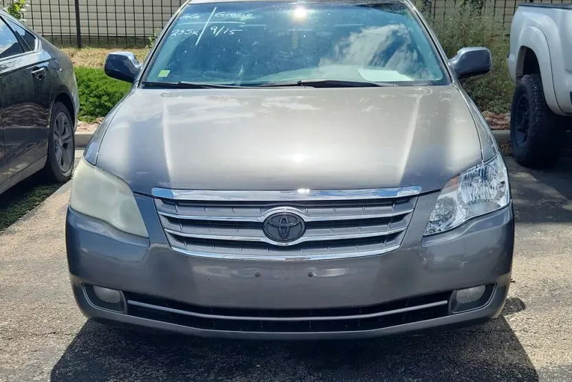 2005 Toyota Avalon Base photo 1