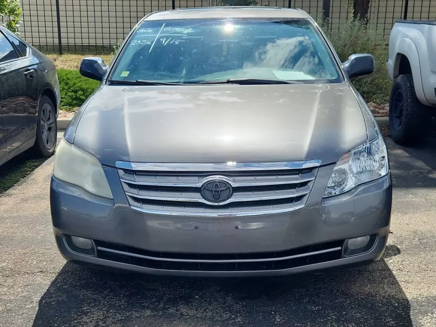 2005 Toyota Avalon Base photo 1