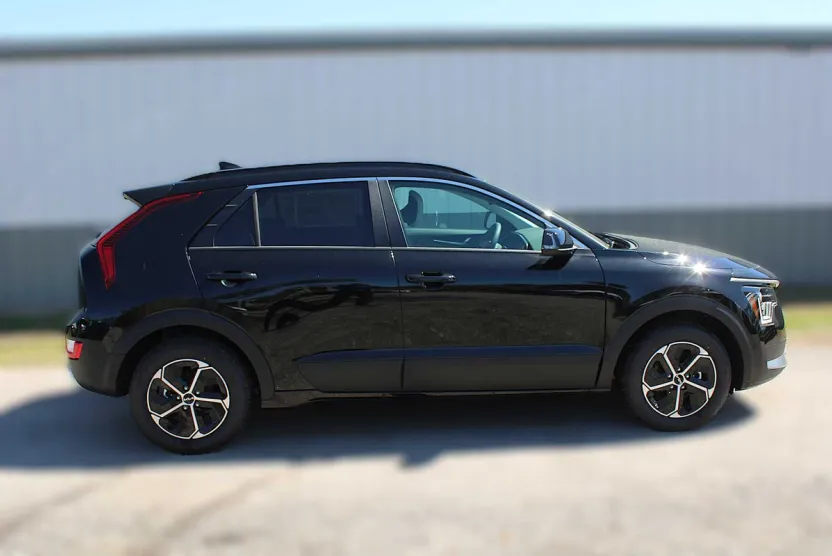 2025 Kia Niro EX photo 1