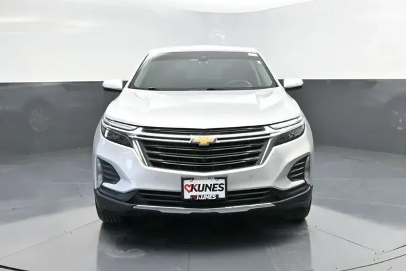 2022 Chevrolet Equinox LT photo 1